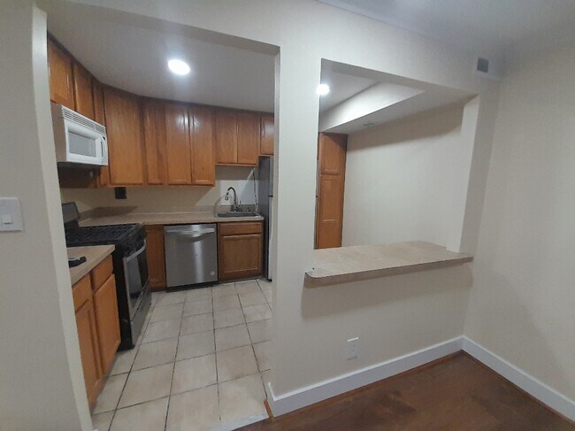 Photo - 6036 Westchester Park Dr Unidad T2