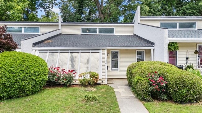 Photo - 216 Goshen Ln
