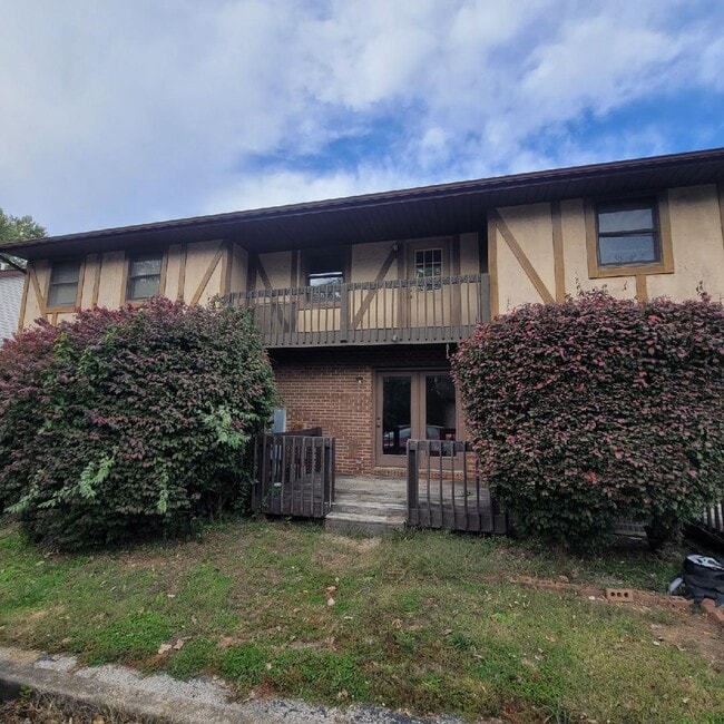 Building Photo - Edgewood Townhomes