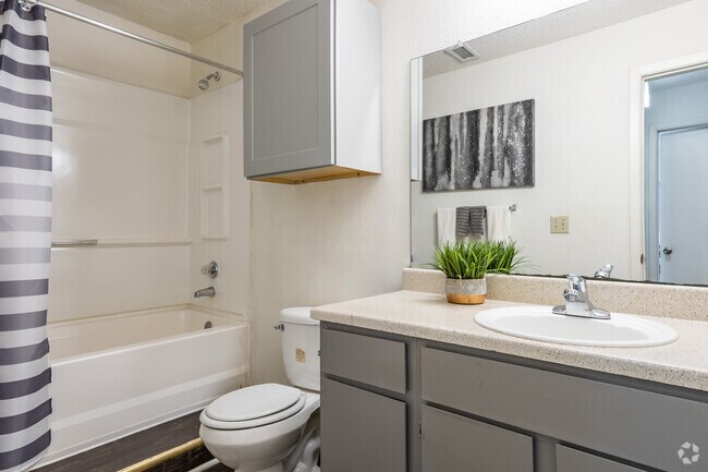 1BR, 1BA - 664SF - Covington Glen