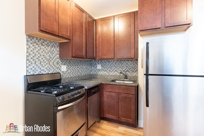 Building Photo - 3731 N Pine Grove Ave Unit 26-1W