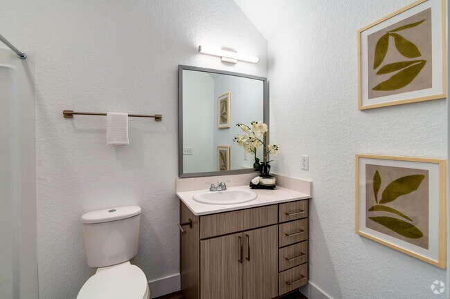 3BR, 2BA - 1,255SF - Primary Bathroom
