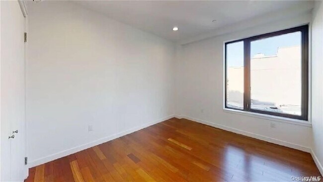 Photo - 32-60-60 106th St