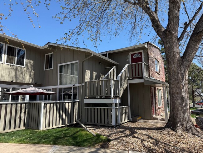 MOVE-IN READY!! 2 bed 2 bath Lakewood Condo - MOVE-IN READY!! 2 bed 2 bath Lakewood Condo Unit A208