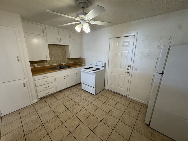 Photo - Cozy & Convenient 2-Bed unit in Lubbock – Your Perfect 767 Sq. Ft. Retreat! Unit B