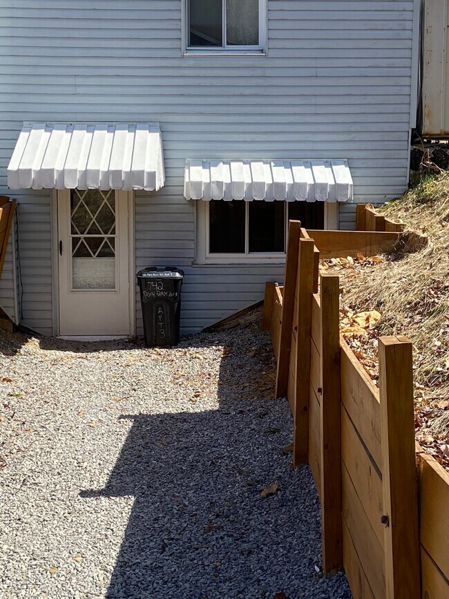 Building Photo - 742 Pony Farm Road Unit 3