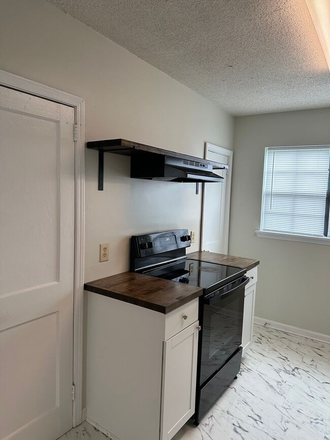 Photo - 2 bedroom 2 bath condo $1100.00 Unit 24D