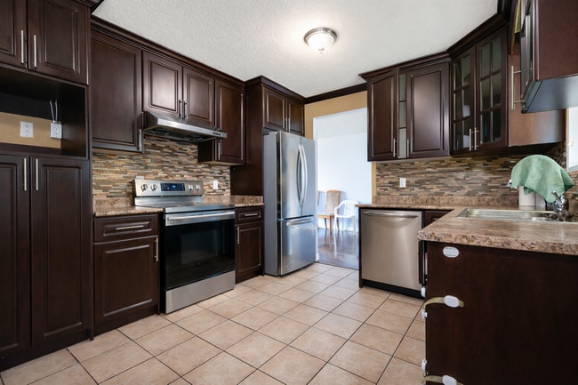 Photo - 2114 Bakerview St