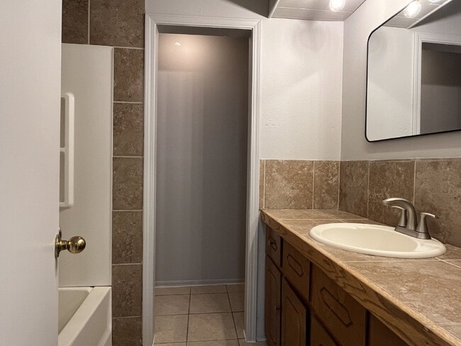 Photo - 2 Bedroom- Walking Distance to OSU Campus!!