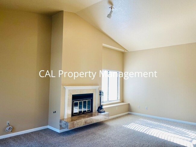Building Photo - Spacious 1 Bedroom Condo in North Salinas!