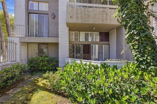 Photo - 5305 White Oak Ave