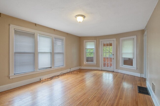 Building Photo - 519-521 Clarendon Street Unit 519 Clarendon