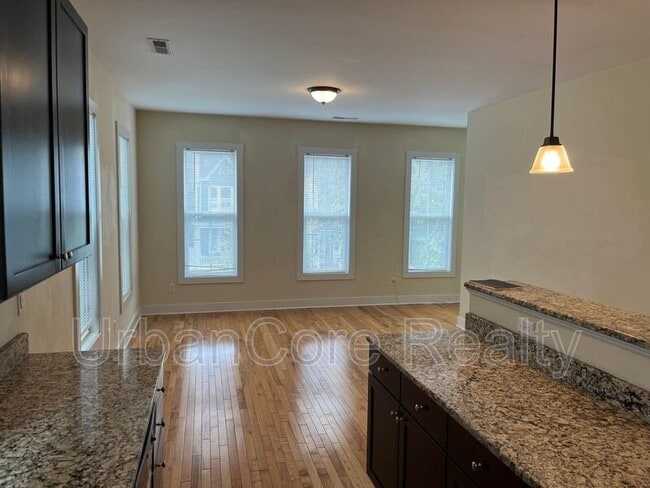 Photo - 3508 E Clay St Unidad A