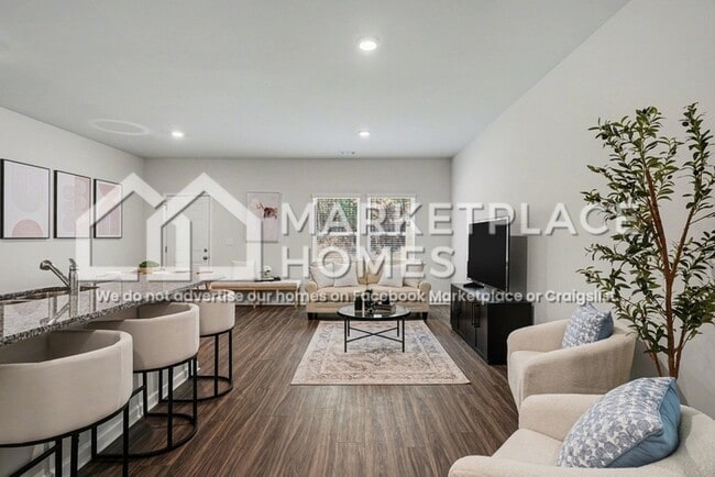 Photo - 425 Oakwood Dr NW