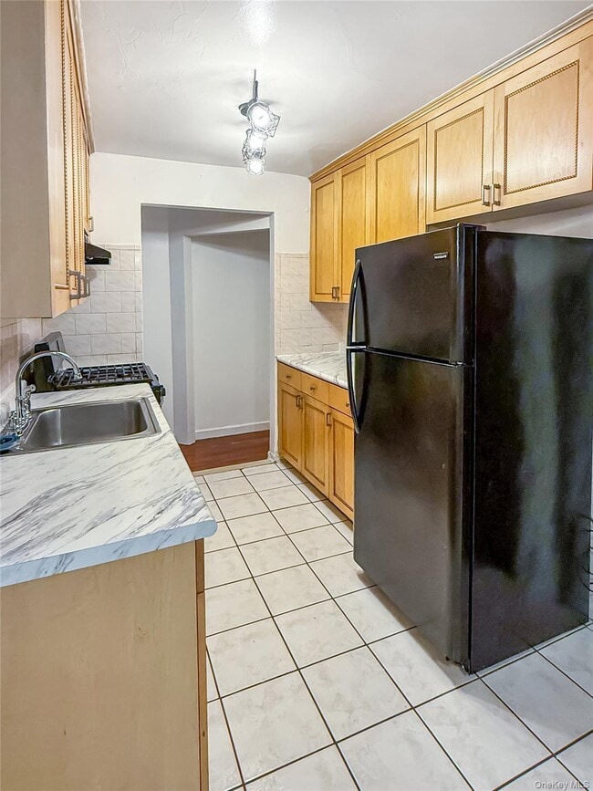 Photo - 1043 E 57th St