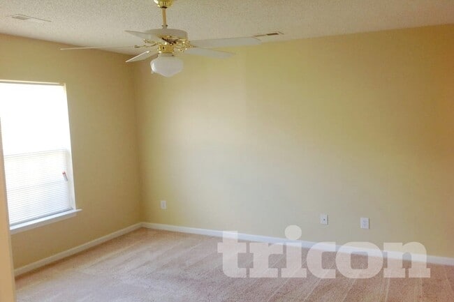 Photo - 516 Lightspun Ln