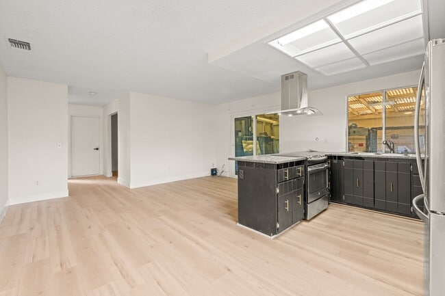 Photo - 8917 Fredric Ave