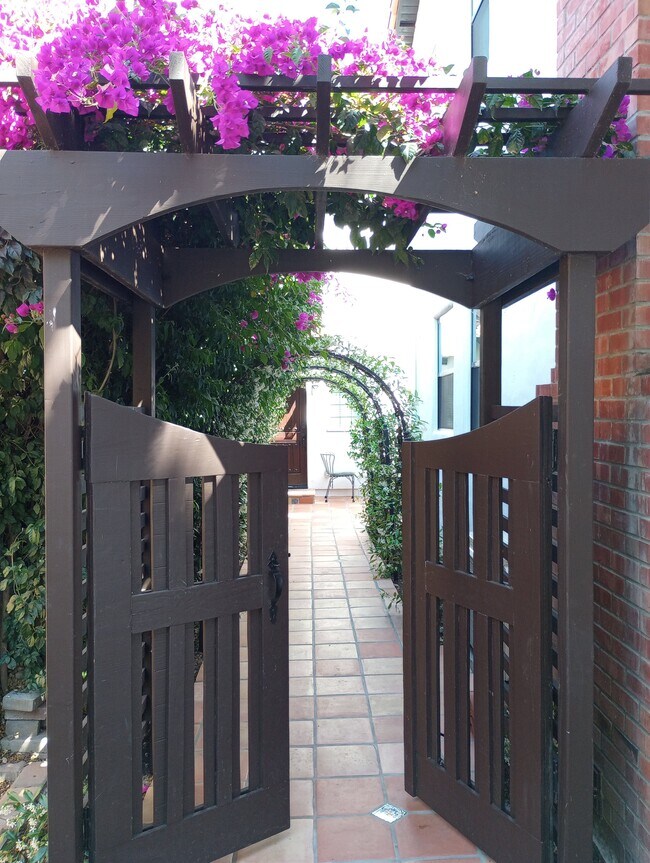 Entrance to backyard - 1580 McDaniel Ave