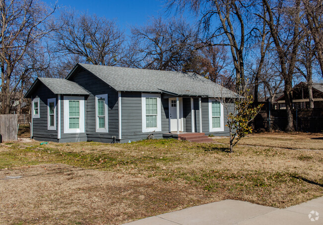 Building Photo - 320 W Hudgins St Rental