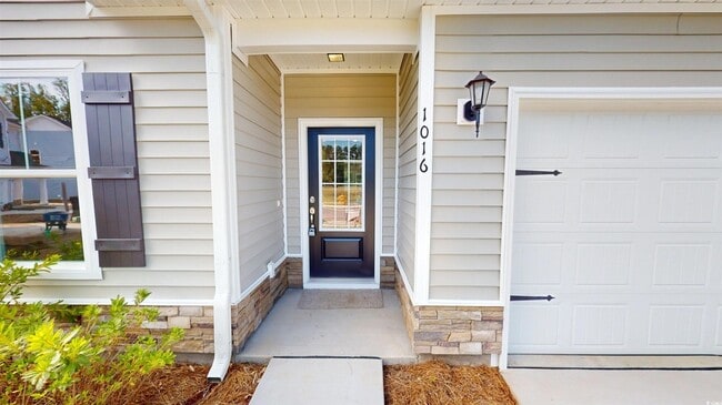 Photo - 1020 Moen Lp