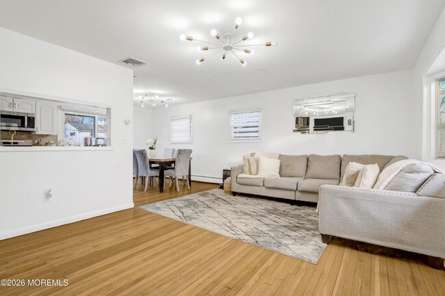 1121 Darlene Ave