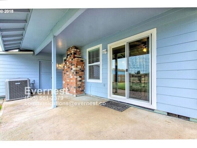 Building Photo - Modern 3-Bedroom Home with Stainless Steel...