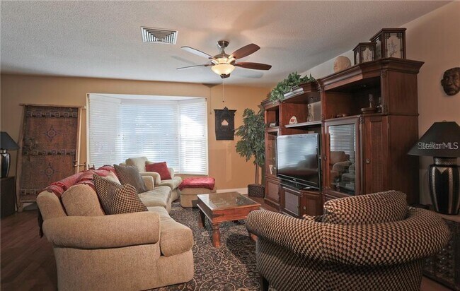 Photo - 2929 Mayflower St