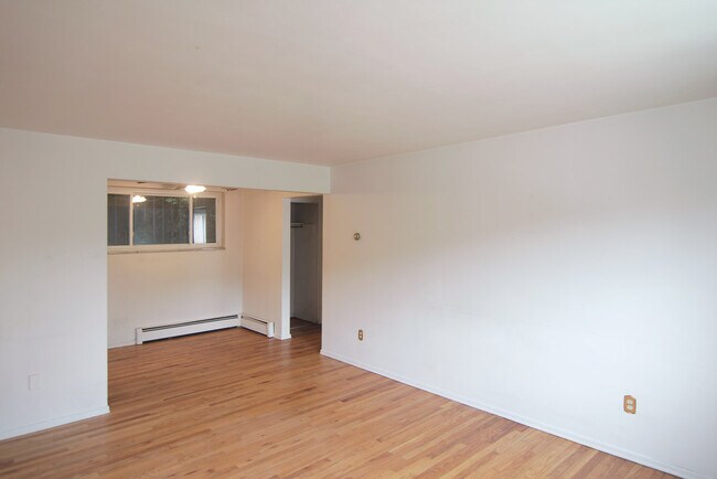 600 Allenby Ave Unit 4