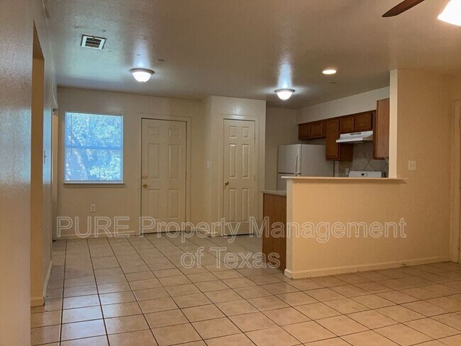 Photo - 403 Hedgewood Dr Unit B