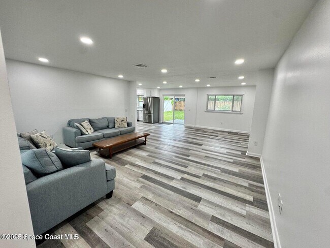 Photo - 789 Walnut Dr