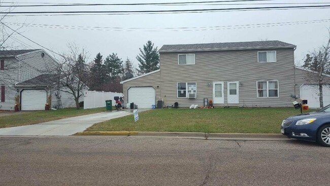 Building Photo - 2 Bedroom Duplex Rental