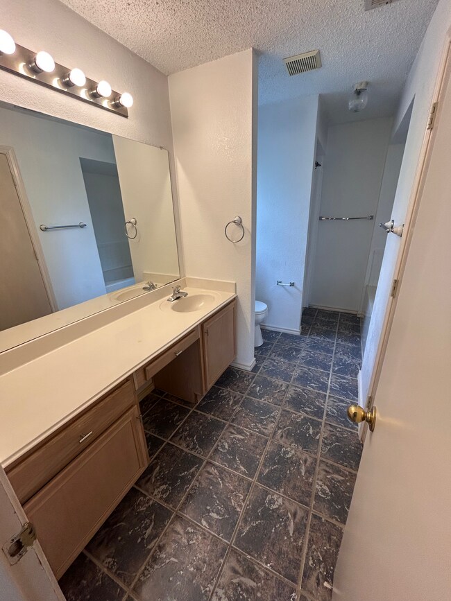 Photo - 1011 Windymeadow Ln