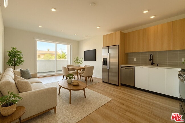 Building Photo - 5813 Lexington Ave Unit 202 Rental