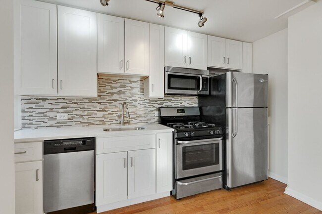 2520 W Leland Ave Unit B2