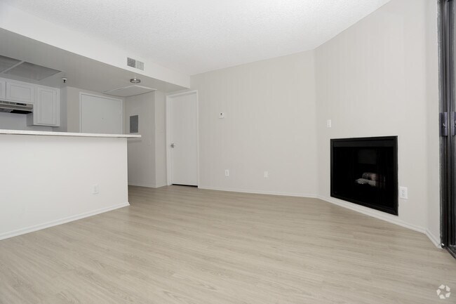2BR, 2BA - 875 SF