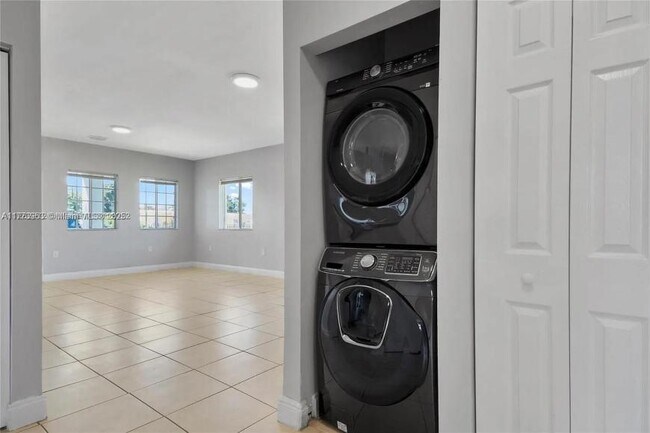 Photo - 3 bedroom in Miami FL 33147