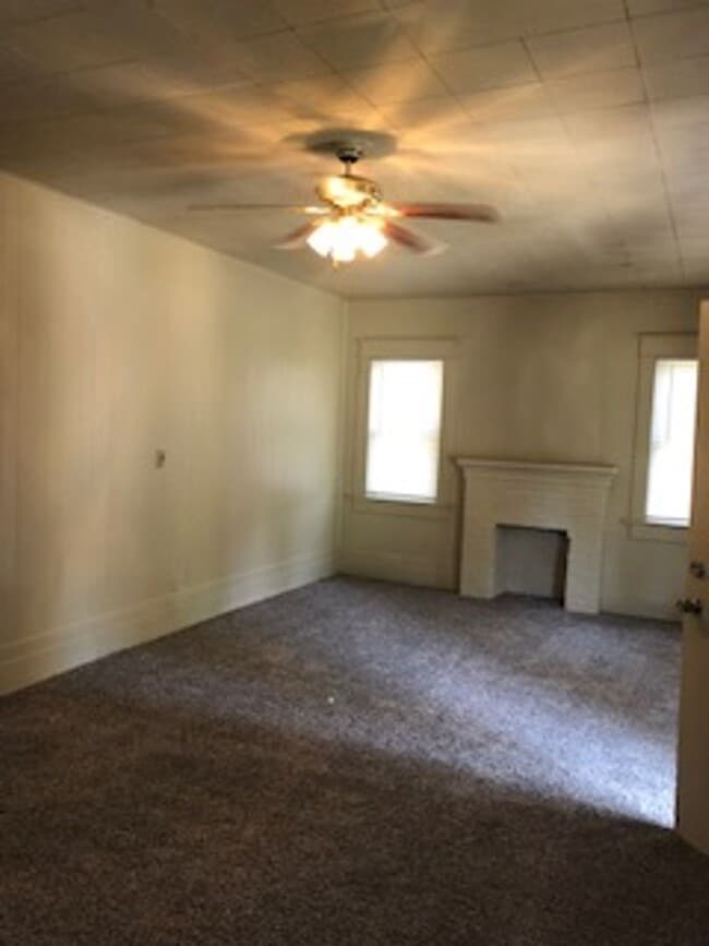 Photo - Three Bedroom/1 Bath Home/Spacious Rooms/E...