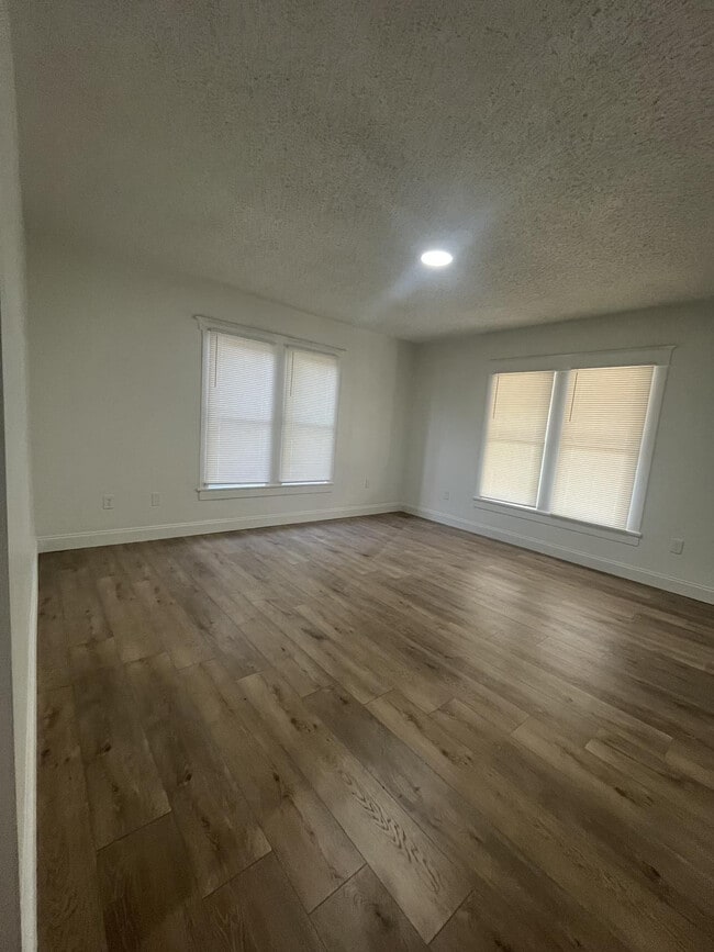 126 Waterloo Ave Unit 3
