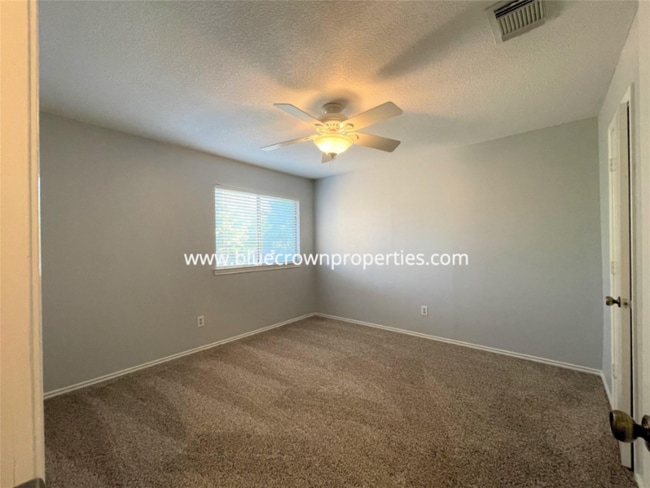 Photo - 1920 Oakbluff Dr