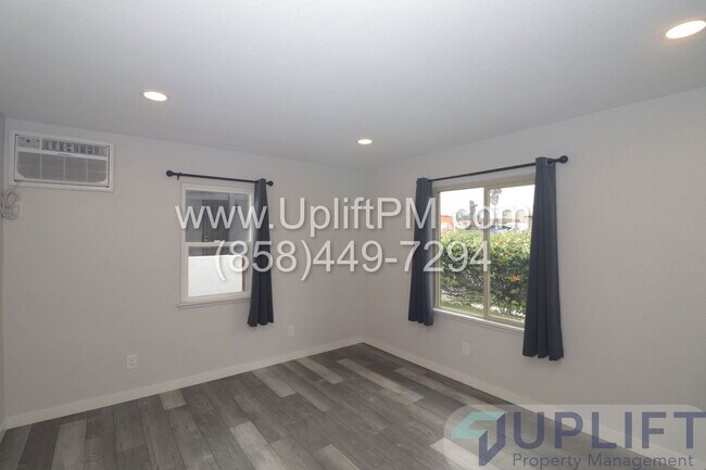 Photo - 4165 Wightman St