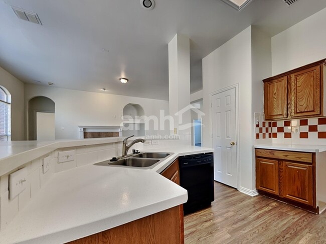 Photo - 2814 Cheshire Way