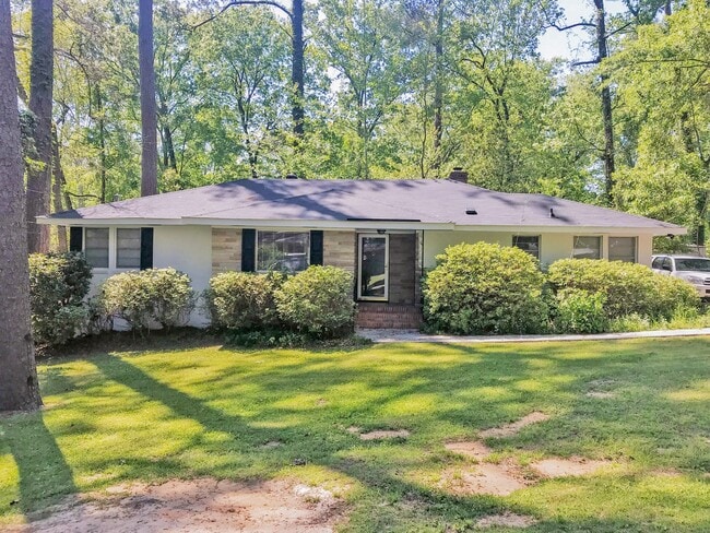 Building Photo - Beautifully updated and conveniently locat... Rental