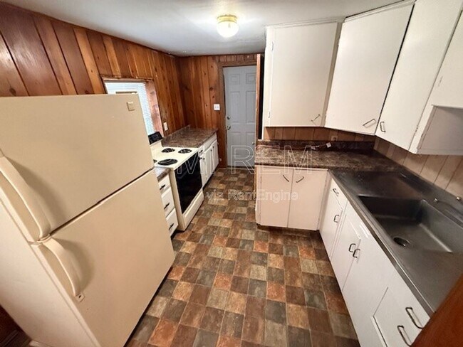 Photo - 221 W Way St