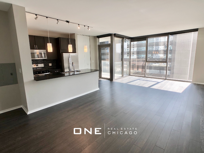 Building Photo - 123 N Desplaines St Rental