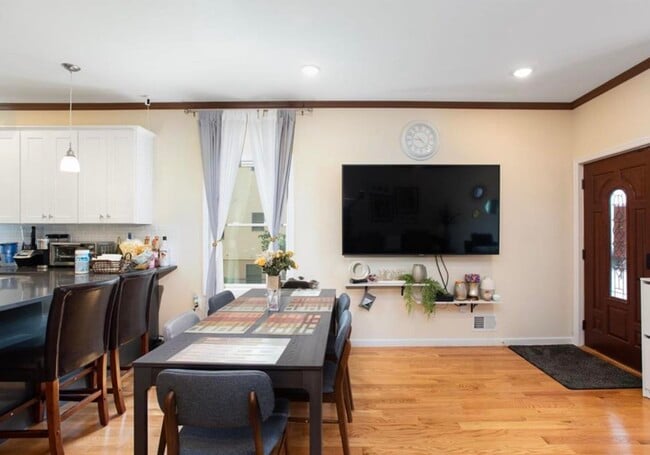 86 Oak St Unit R