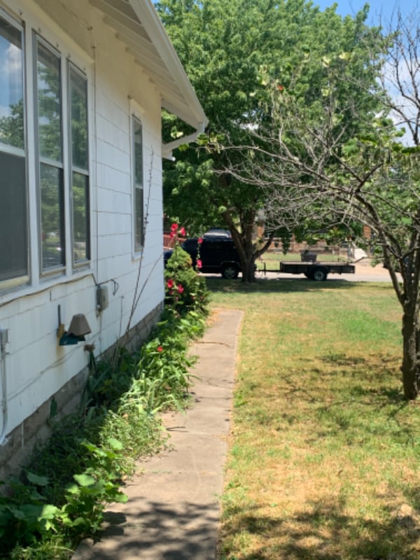 Photo - 533 E 9th St