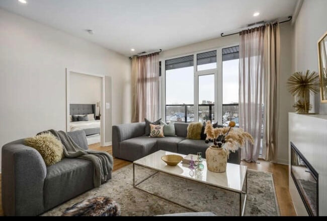 Building Photo - 6340 W Belmont Ave Unit ONE BEDROOM