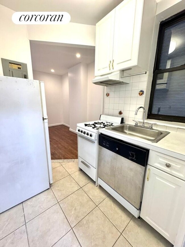 Photo - 509 E 81st St