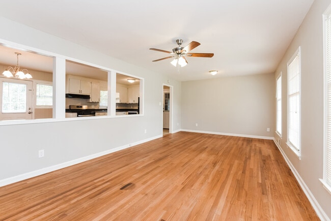 Photo - 1729 Hasty Rd