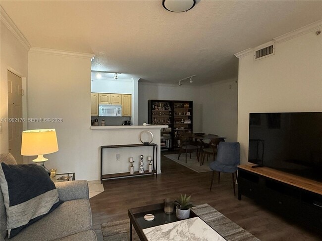 Building Photo - 6831 SW 44th St Unit 203